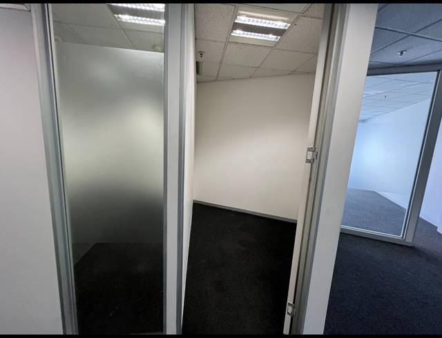 568M² OFFICE TO LET IN ROSEBANK